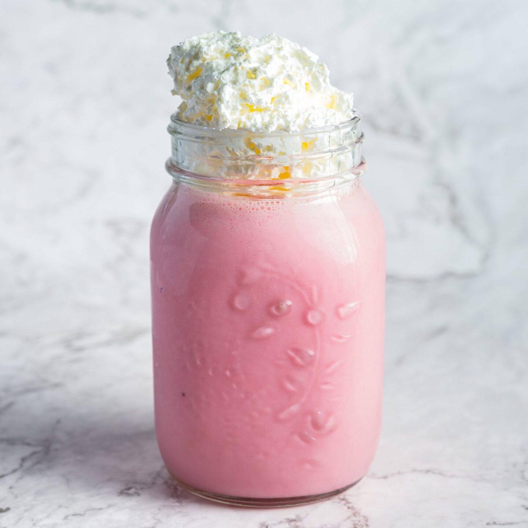 CHEFS HAND_Strawberry Shake